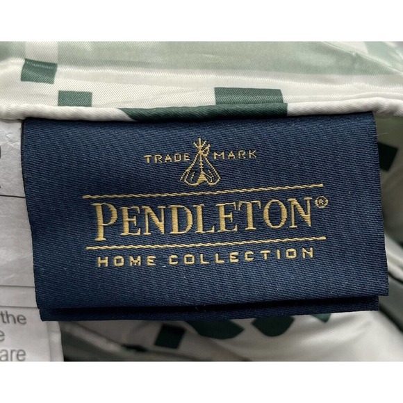 Pendleton Spider Rock Packable Throw Ultra Light Warm Navy Sage NEW Fast Ship - Picture 2 of 9